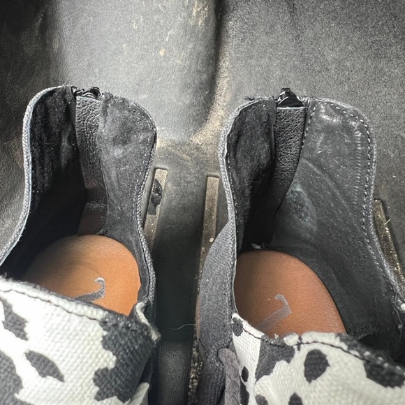 Angelika Hooded Cow Print Sandals Canvas from Very G. Size women’s 9. - Picture 4 of 7